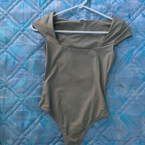 Short sleeve bodysuit